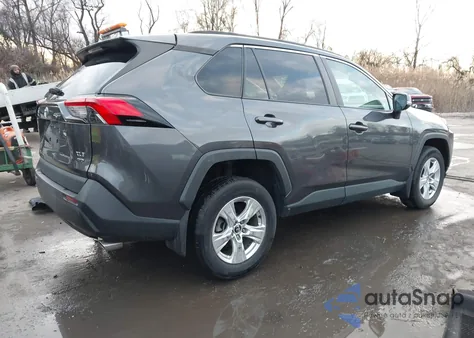 2021 Toyota Rav4 Xle z USA, uszkodzony, nr VIN 2T3P1RFV4MW167191
